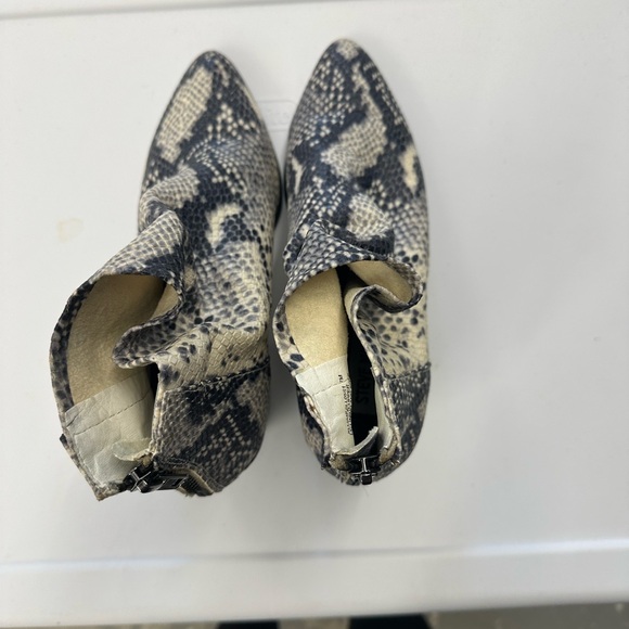 JILLIAN by Steve Madden - Picture 2 of 4